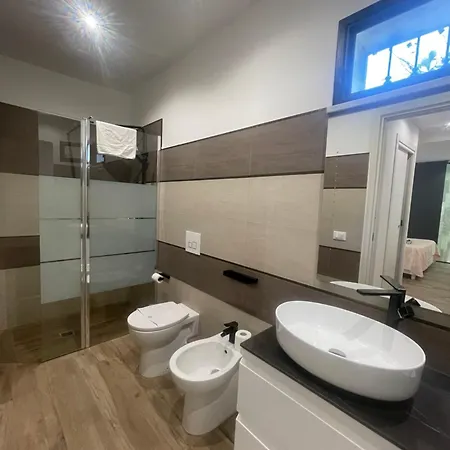 Amantea Monument B&B 테라시니