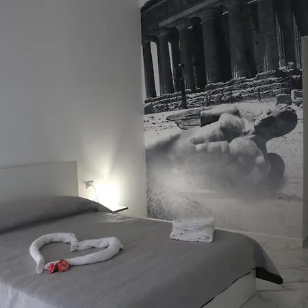 Amantea Monument Bed & Breakfast Terrasini