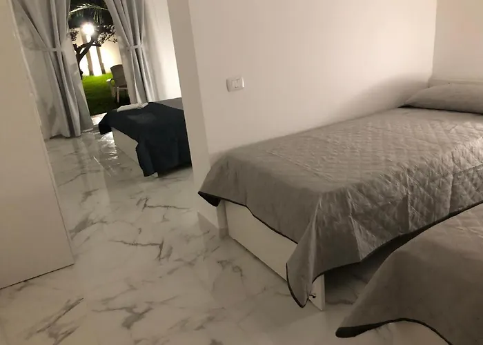 Amantea Monument 4* تيراسيني